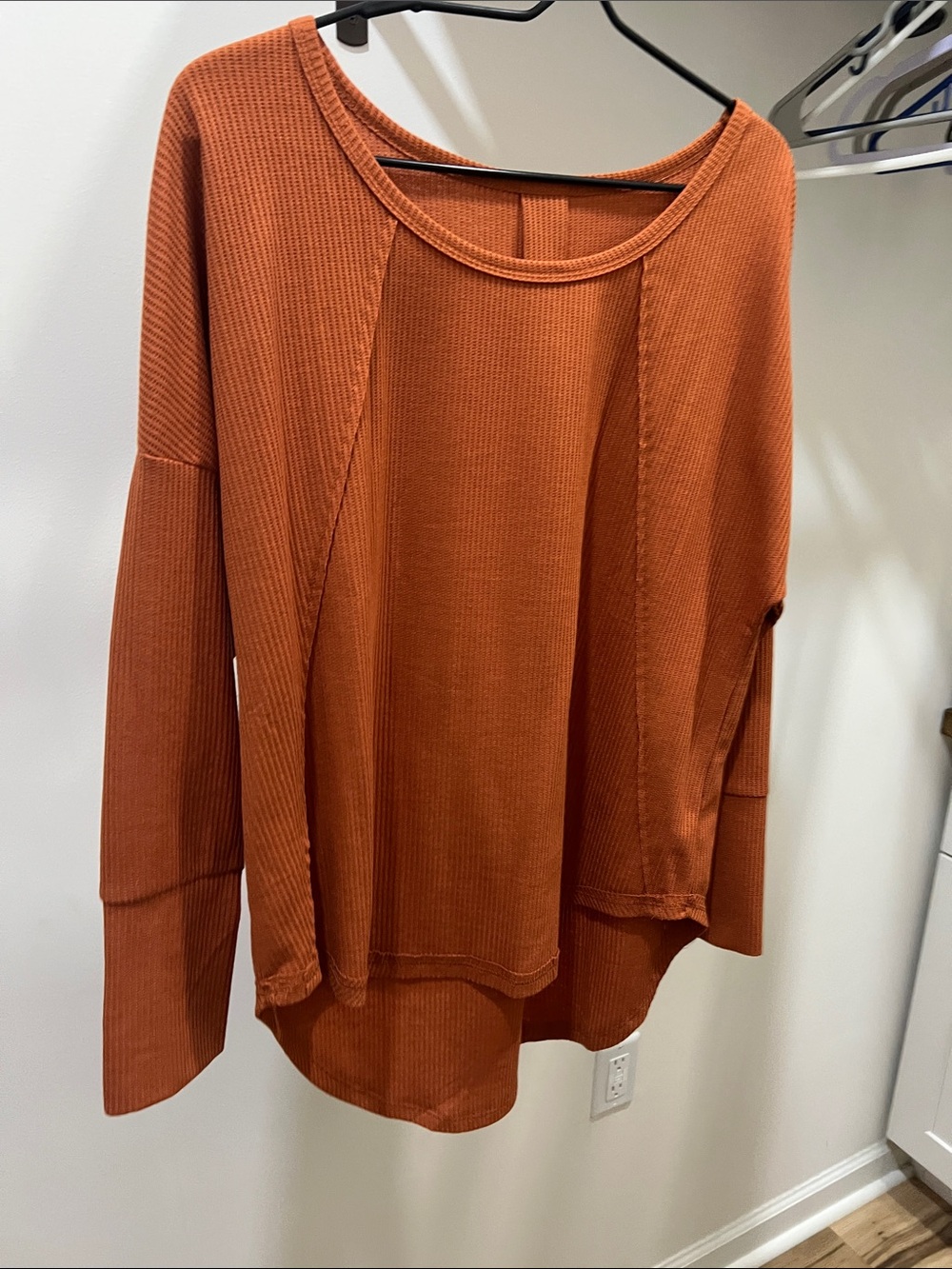Relaxed Ribbed Long-Sleeve Top in Rust Orange High/Low